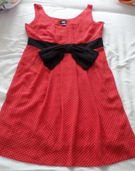  rotes Kleid von H & M mit weißen Tupfen und schwarzer Schleife Gr 36